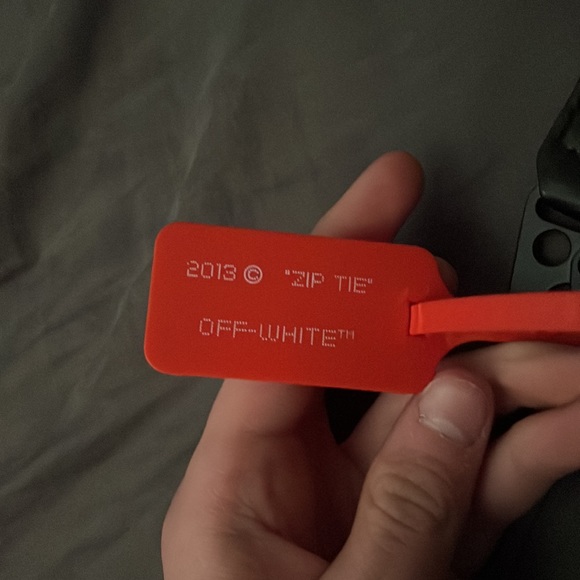 Off-White keychain - Picture 2 of 3